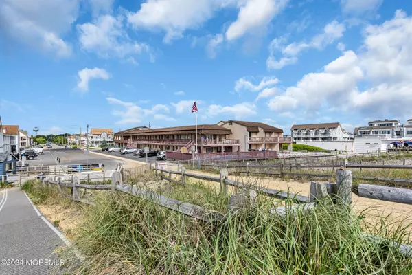 Point Pleasant Beach, NJ 08742,1008 Ocean Avenue