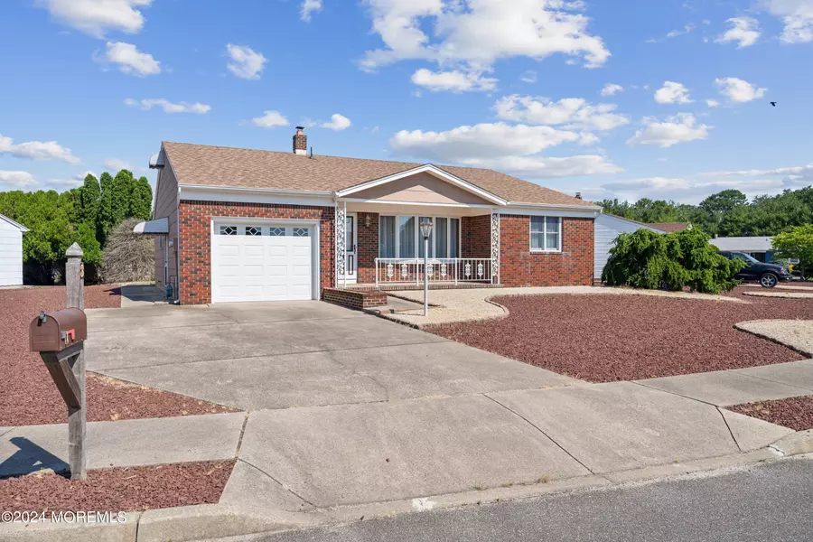 3 Garrett Road, Toms River, NJ 08757