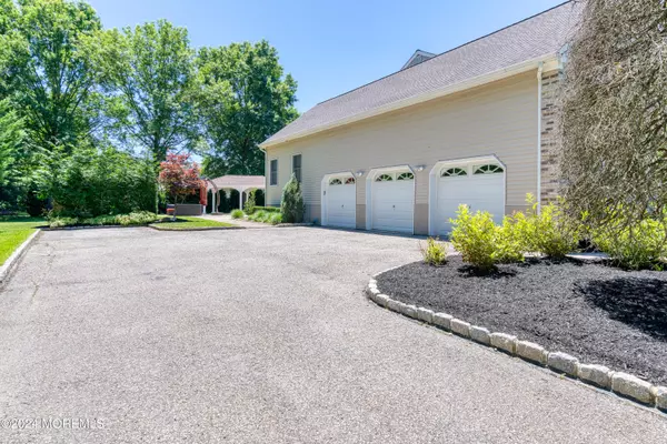 Holmdel, NJ 07733,6 Chardonnay Drive