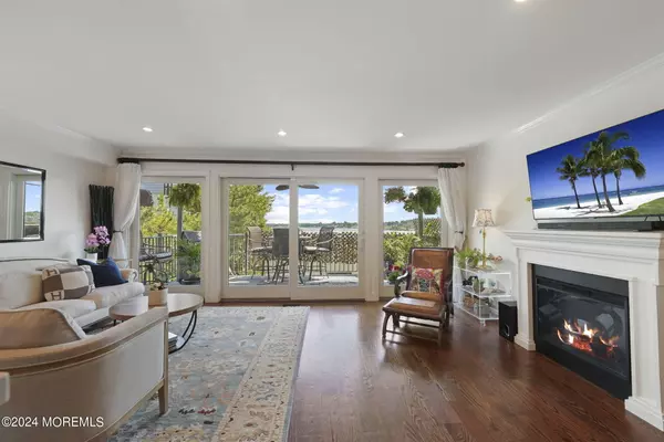 Red Bank, NJ 07701,130 Bodman Place #21