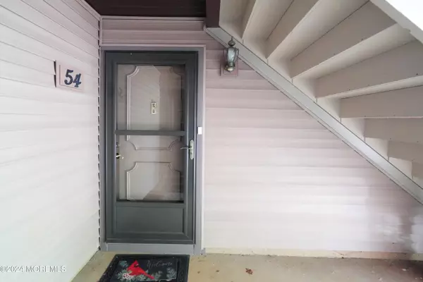 Red Bank, NJ 07701,54 Manchester Court