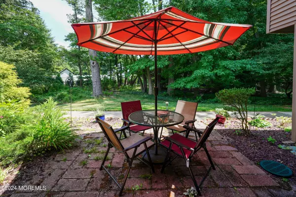 Red Bank, NJ 07701,54 Manchester Court