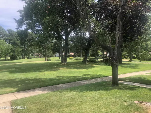 Lakewood, NJ 08701,890 Inverness Court