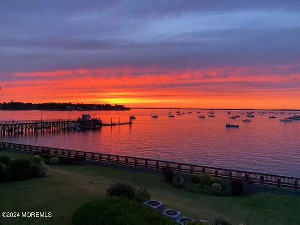 Keyport, NJ 07735,135 1st Street #2F