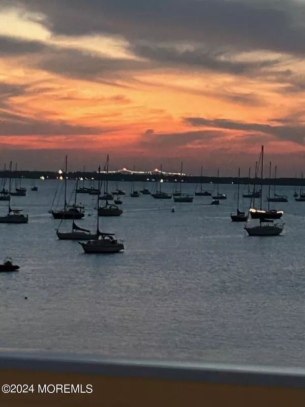 Keyport, NJ 07735,135 1st Street #2F