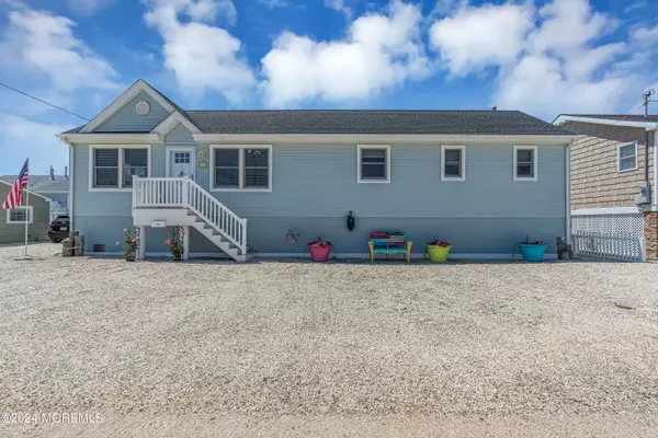Lavallette, NJ 08735,125 W Osprey Way