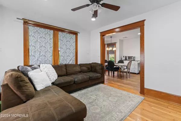 Hazlet, NJ 07730,33 Bethany Road