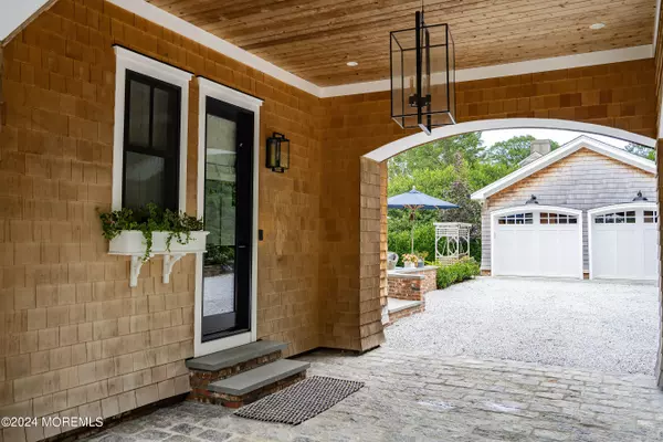 Rumson, NJ 07760,2 Dogwood Lane