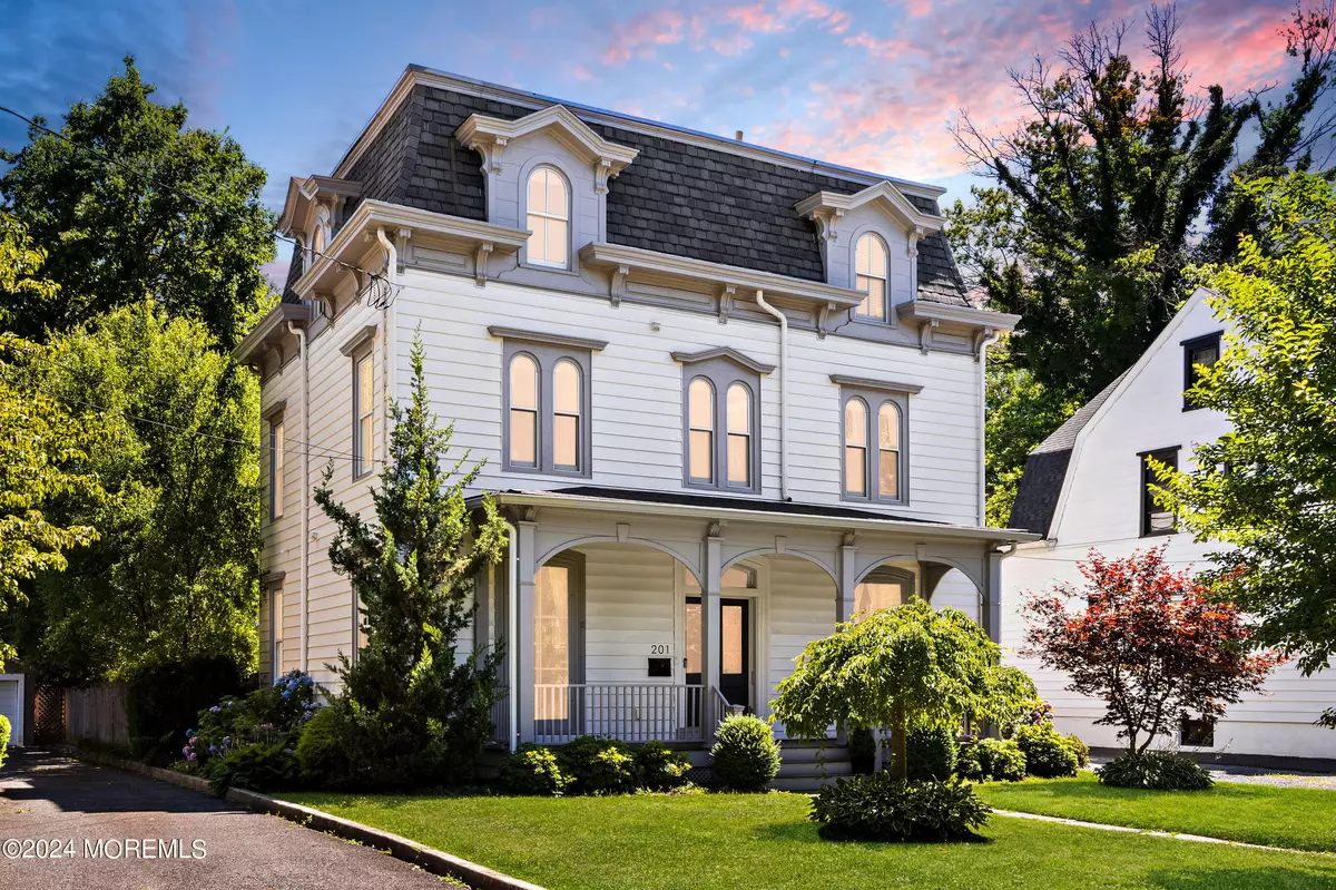 Red Bank, NJ 07701,201 E Bergen Place