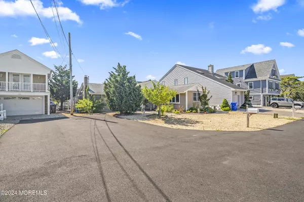 Mantoloking, NJ 08738,528 Lake Court