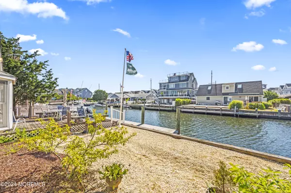 Mantoloking, NJ 08738,528 Lake Court