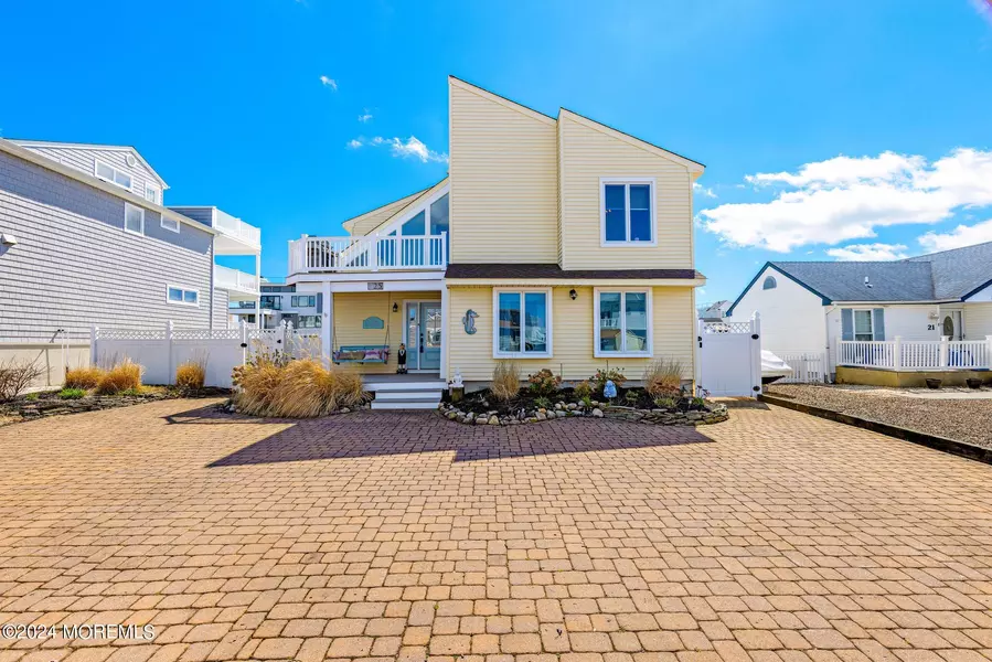 25 Benjamin Boulevard, Beach Haven West, NJ 08050