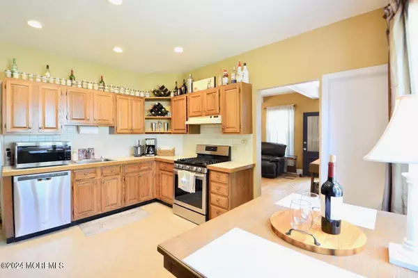 Red Bank, NJ 07701,167 Bridge Avenue