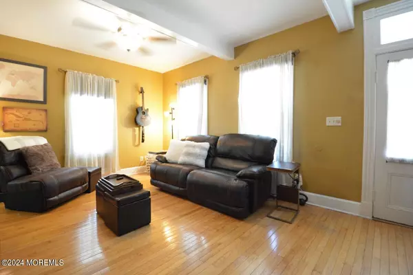 Red Bank, NJ 07701,167 Bridge Avenue