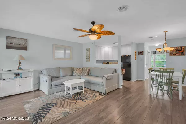 Lakewood, NJ 08701,721 Buckingham Drive #B