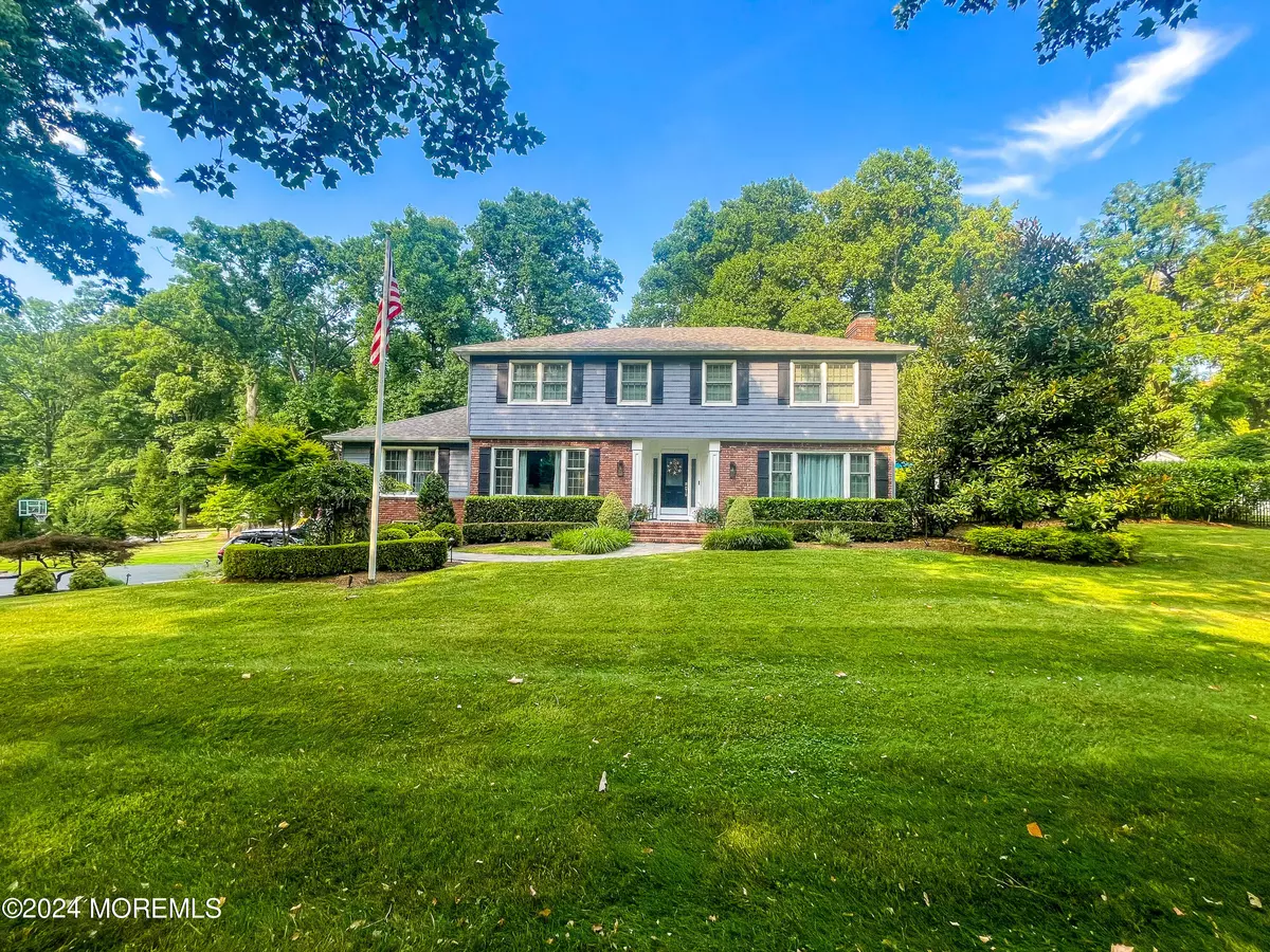 Holmdel, NJ 07733,8 Briarcliff Lane