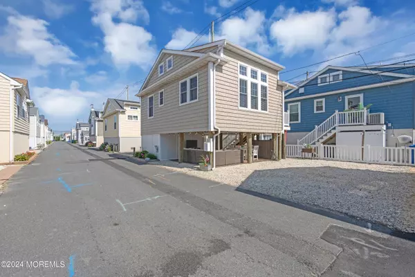 Lavallette, NJ 08735,117 W Tide Way