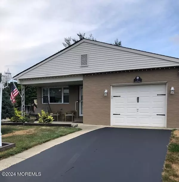 2 Jobson Court, Toms River, NJ 08757