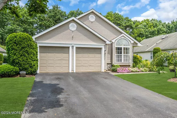 Lakewood, NJ 08701,15 Oakmont Road