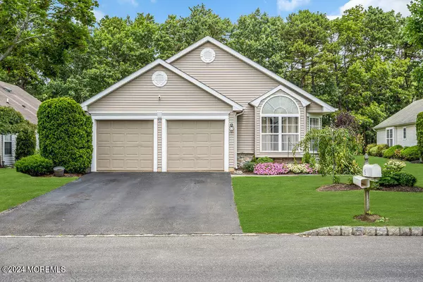 Lakewood, NJ 08701,15 Oakmont Road