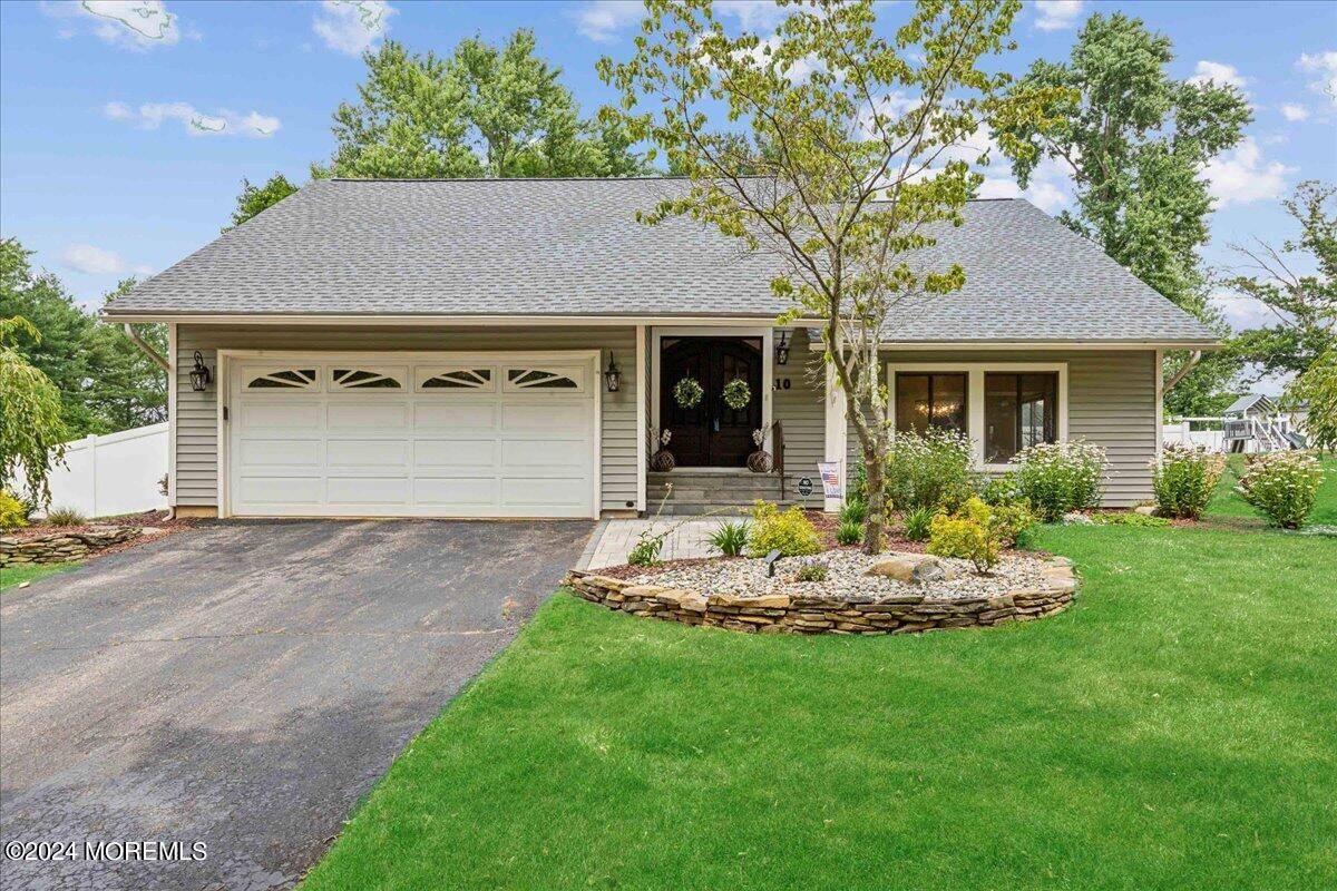 Manalapan, NJ 07726,10 Hillside Road