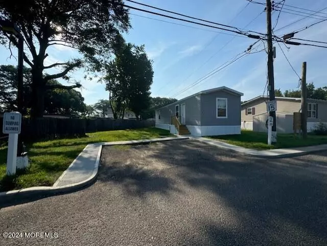 Hazlet, NJ 07734,5 Robin Road