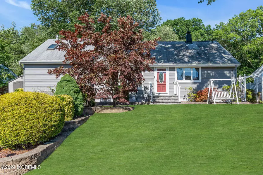 15 Chestnut Drive, Hazlet, NJ 07730