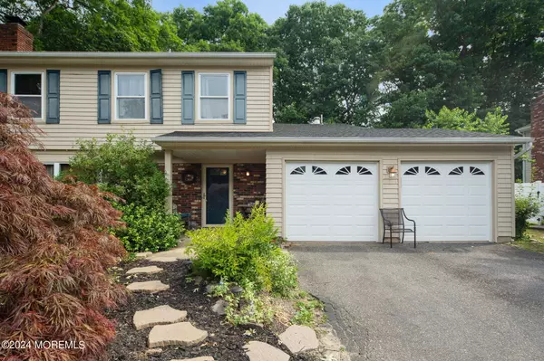 Howell, NJ 07731,6 Hazelwood Court