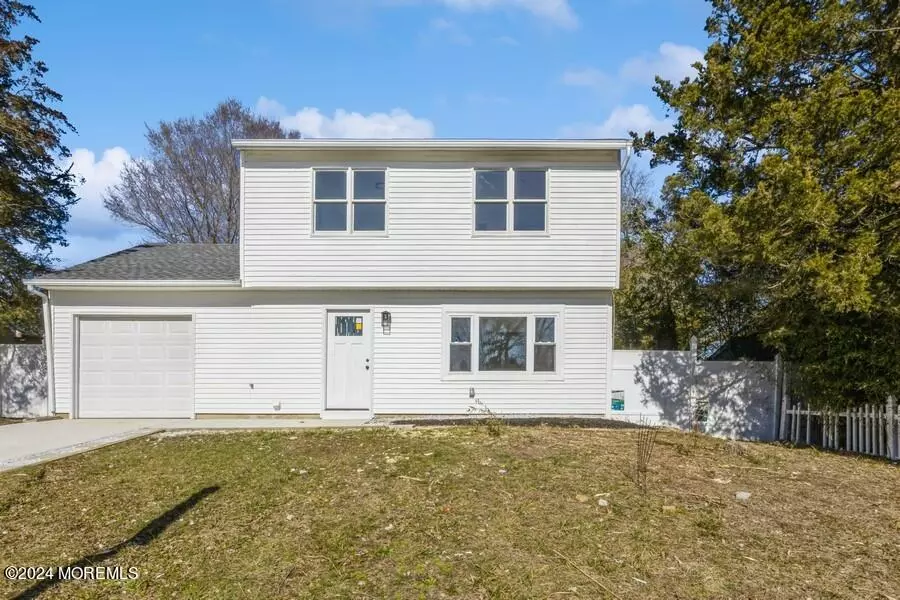 18 Anchor Road, Barnegat, NJ 08005