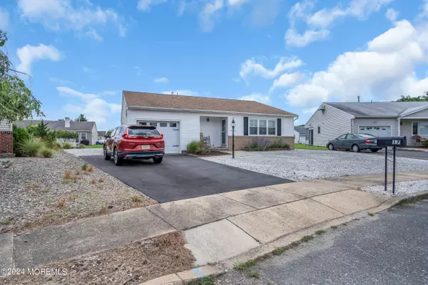 Toms River, NJ 08757,17 Wiltshire Court