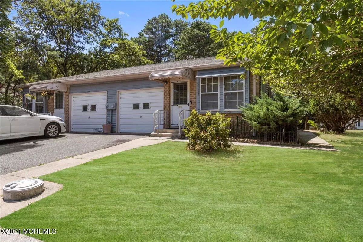 Whiting, NJ 08759,12 Ivy Court #B