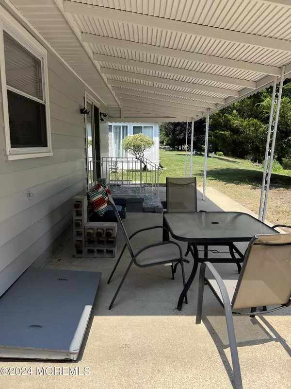 Toms River, NJ 08757,122 Charlotteville Drive