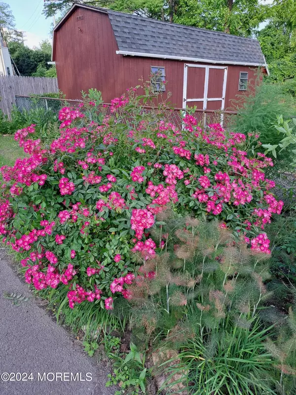 Keyport, NJ 07735,33 Manchester Avenue