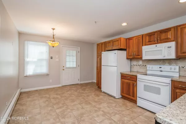 Freehold, NJ 07728,95 Halls Croft Road #E