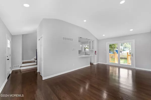 Keyport, NJ 07735,46 Woodshore W