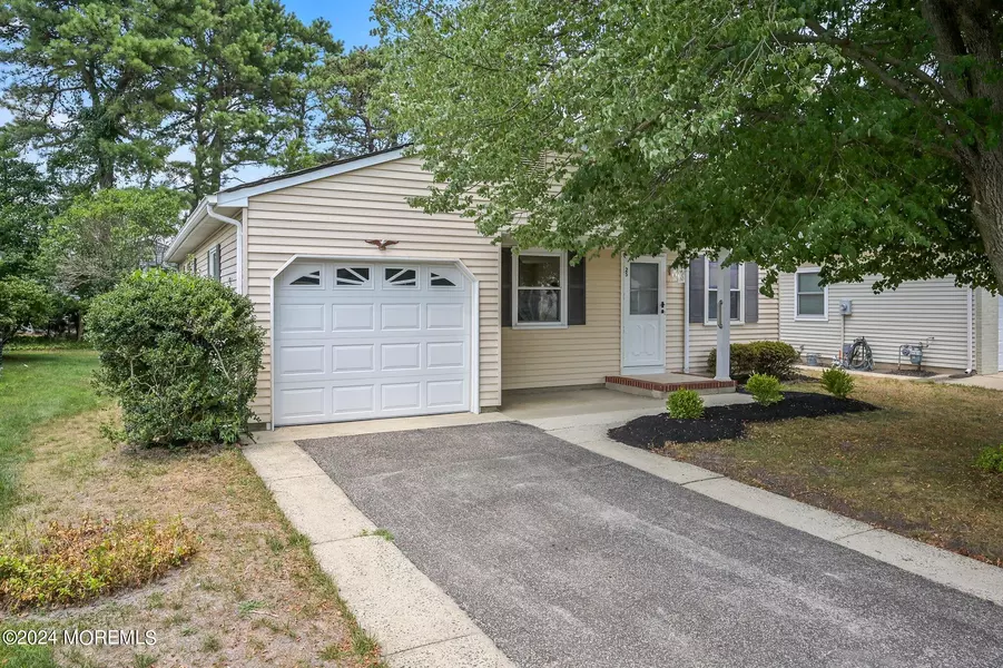 25 Noranda Street, Toms River, NJ 08757