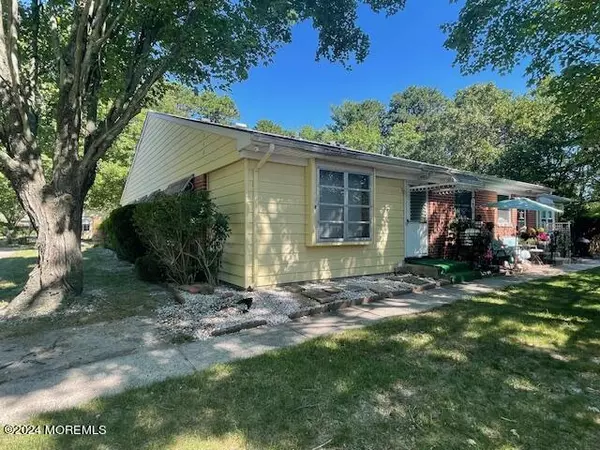 Manchester, NJ 08759,51 Yorktowne Parkway #B
