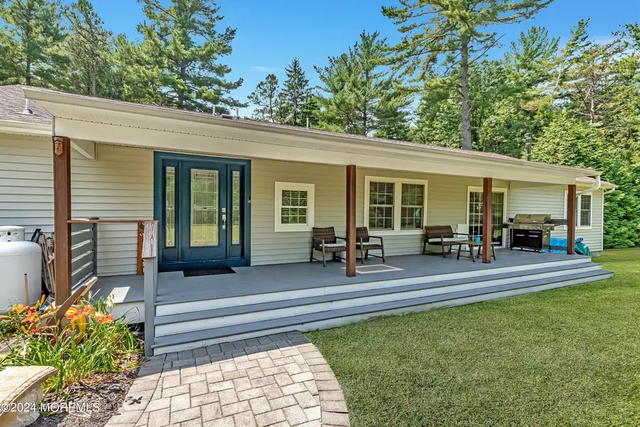 29 Pineoaka Road, Jackson, NJ 08527