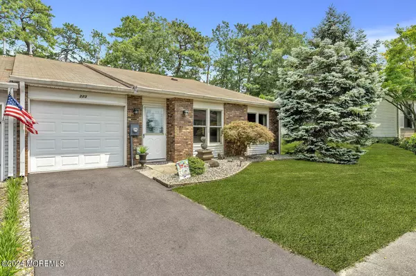 Lakewood, NJ 08701,223 Cloverdale Drive