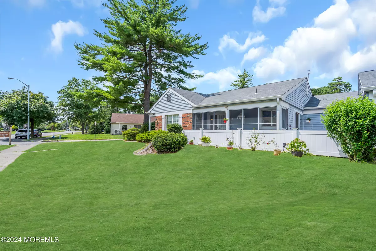 Manchester, NJ 08759,523 Huntington Drive