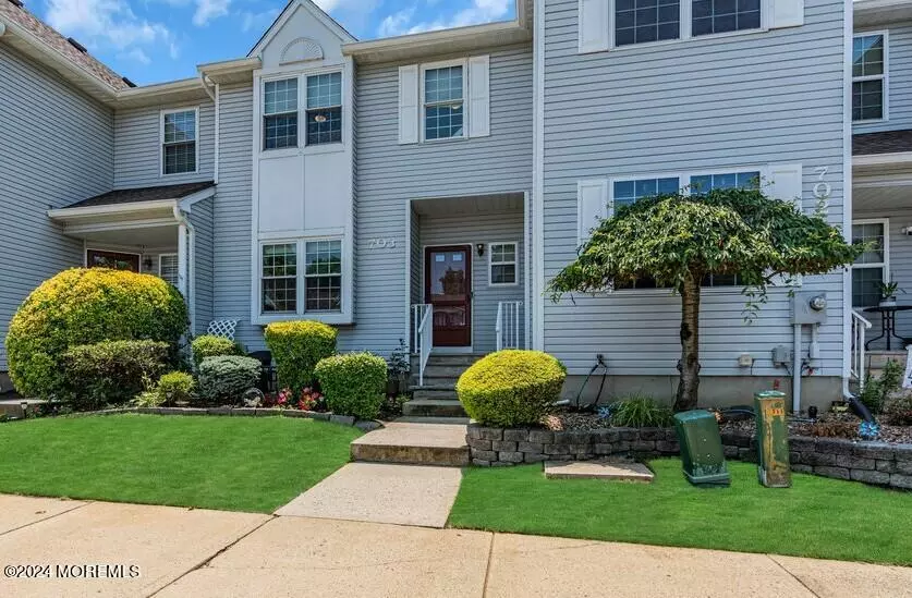 Freehold, NJ 07728,703 Hatchery Court