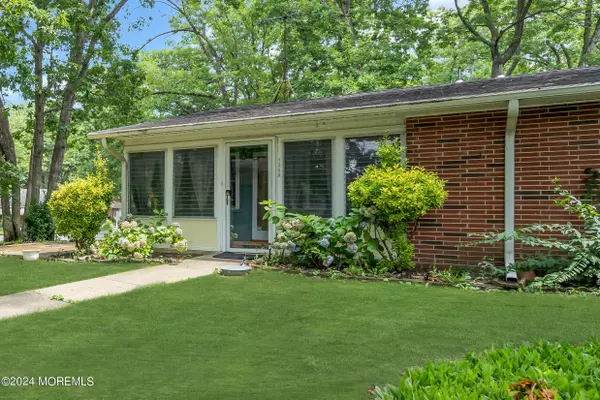 Lakewood, NJ 08701,138 Farrington Court