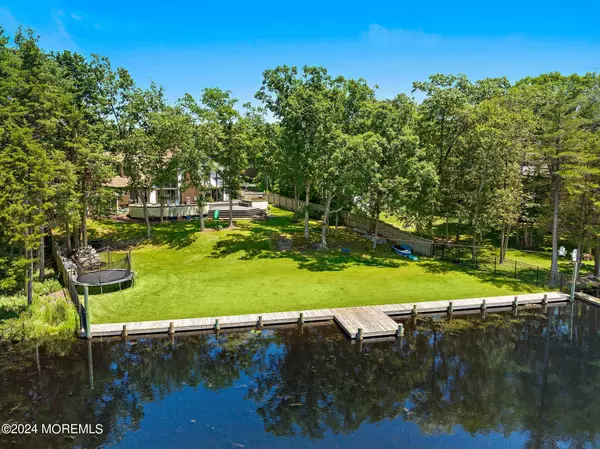 Manahawkin, NJ 08050,135 N Lakeshore Drive