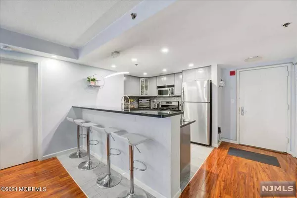 700 1st Street #6M,  Hoboken,  NJ 07030