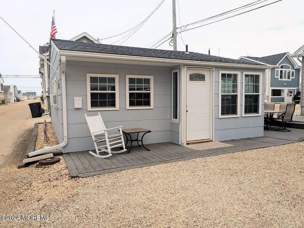 Lavallette, NJ 08735,115 W Pelican Way