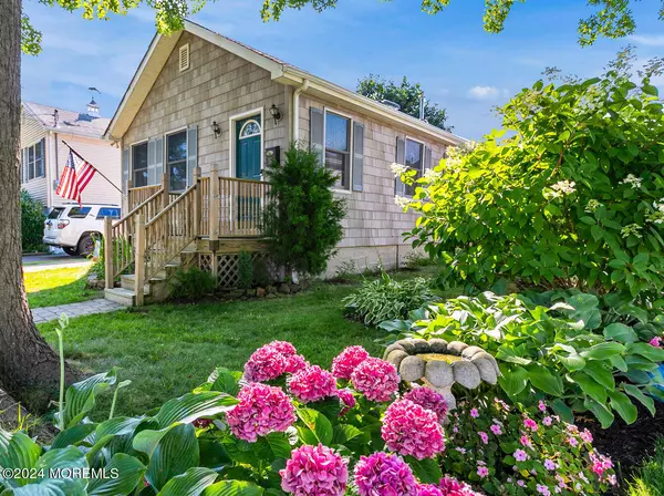 Rumson, NJ 07760,16 Meadowbrook Avenue