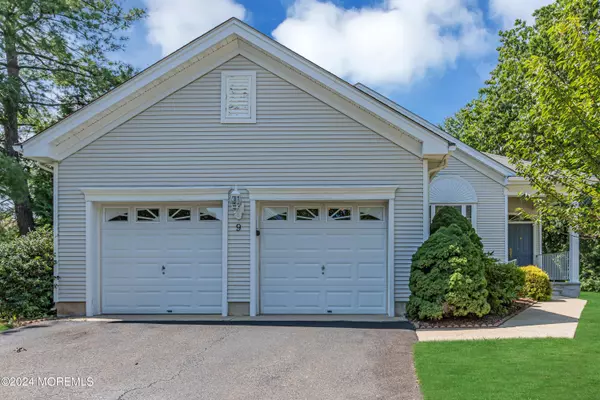 9 Starwinds Court, Lakewood, NJ 08701