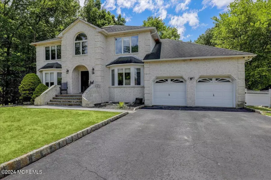 19 Wiltshire Drive, Manalapan, NJ 07726