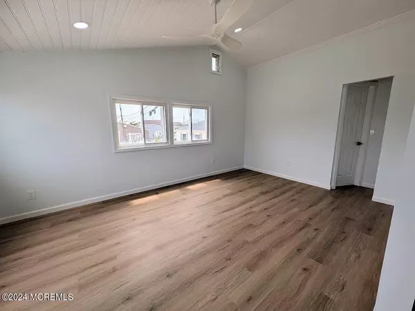 Lavallette, NJ 08735,28 E Penguin Way