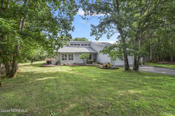 8 Country Lane, Howell, NJ 07731